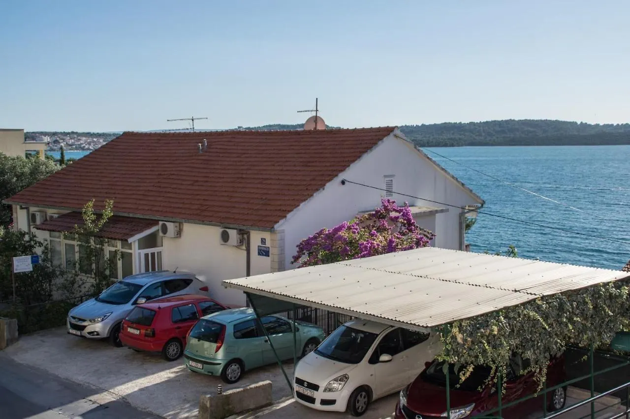A1-Apt W Shared Pool & Balcony Next To The Beach Trogir Croatia