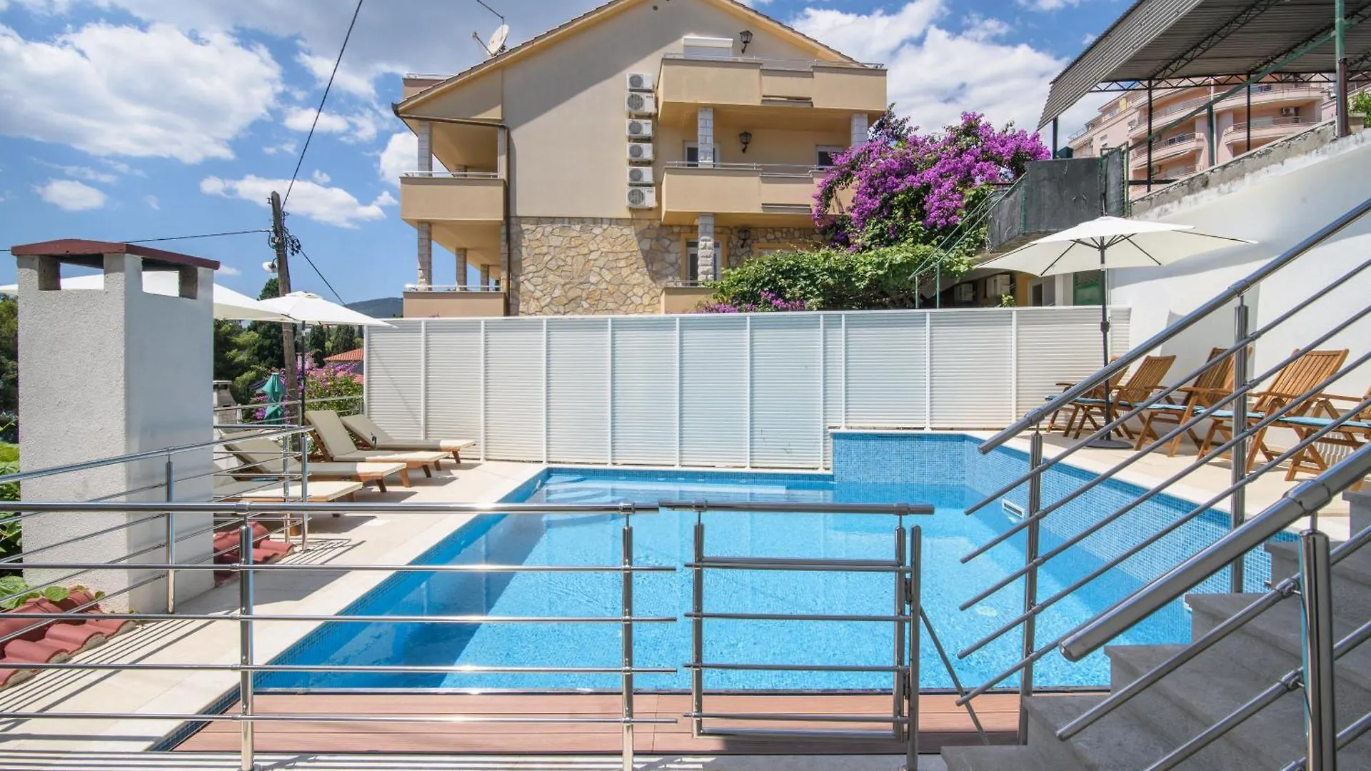 A1-Apt W Shared Pool & Balcony Next To The Beach Trogir Croatia