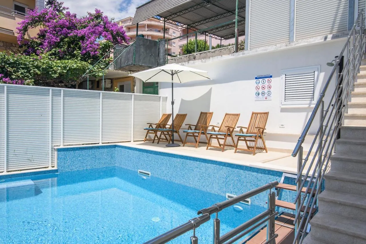 A1-Apt W Shared Pool & Balcony Next To The Beach Trogir