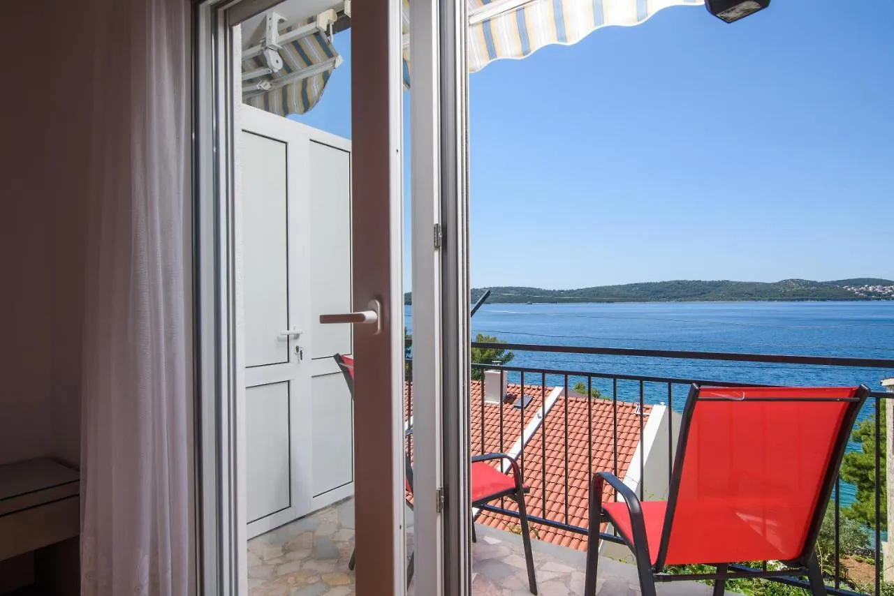 A1-Apt W Shared Pool & Balcony Next To The Beach Trogir