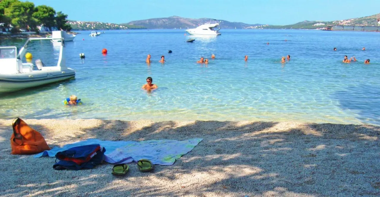 A1-Apt W Shared Pool & Balcony Next To The Beach Trogir