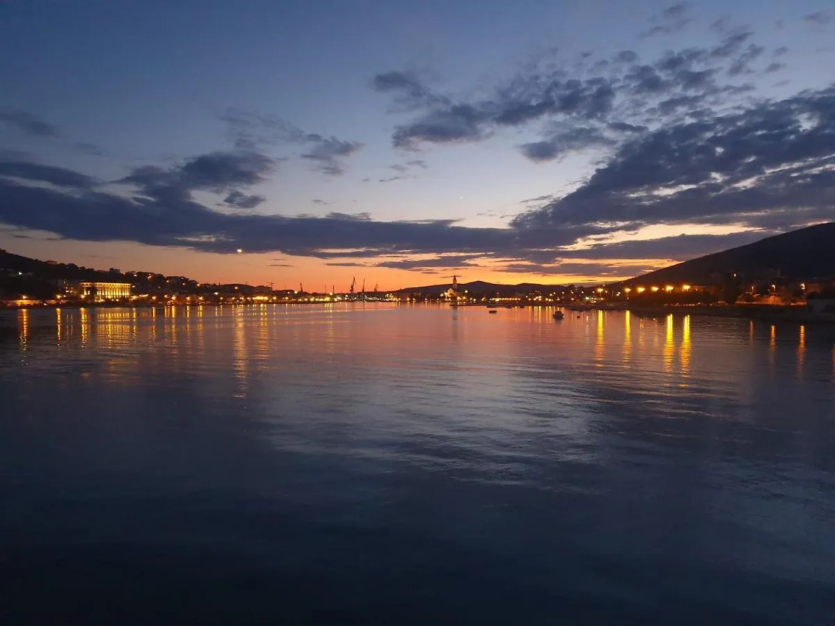 A1-Apt W Shared Pool & Balcony Next To The Beach Trogir 0*,
