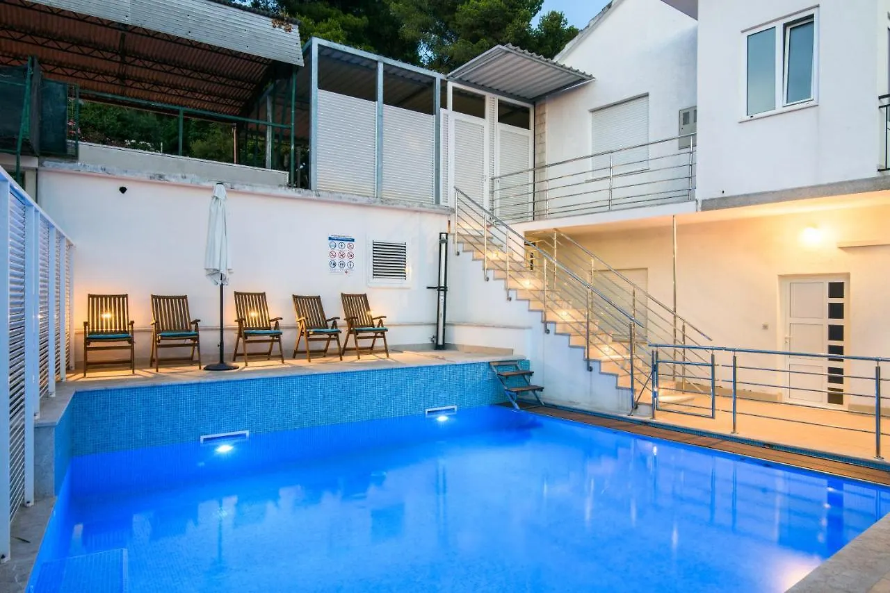 A1-Apt W Shared Pool & Balcony Next To The Beach Trogir 0*,