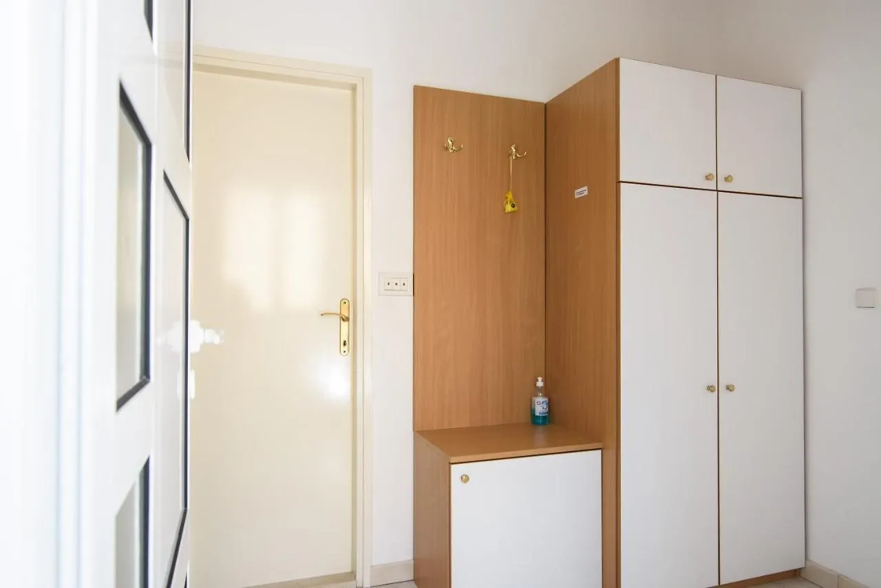 A1-Apt W Shared Pool & Balcony Next To The Beach Trogir