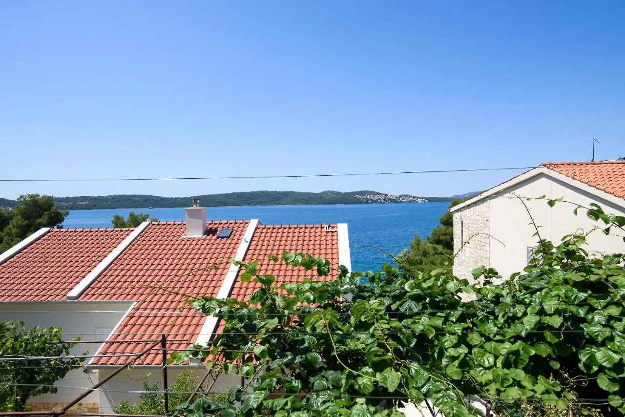 A1-Apt W Shared Pool & Balcony Next To The Beach Trogir Croatia