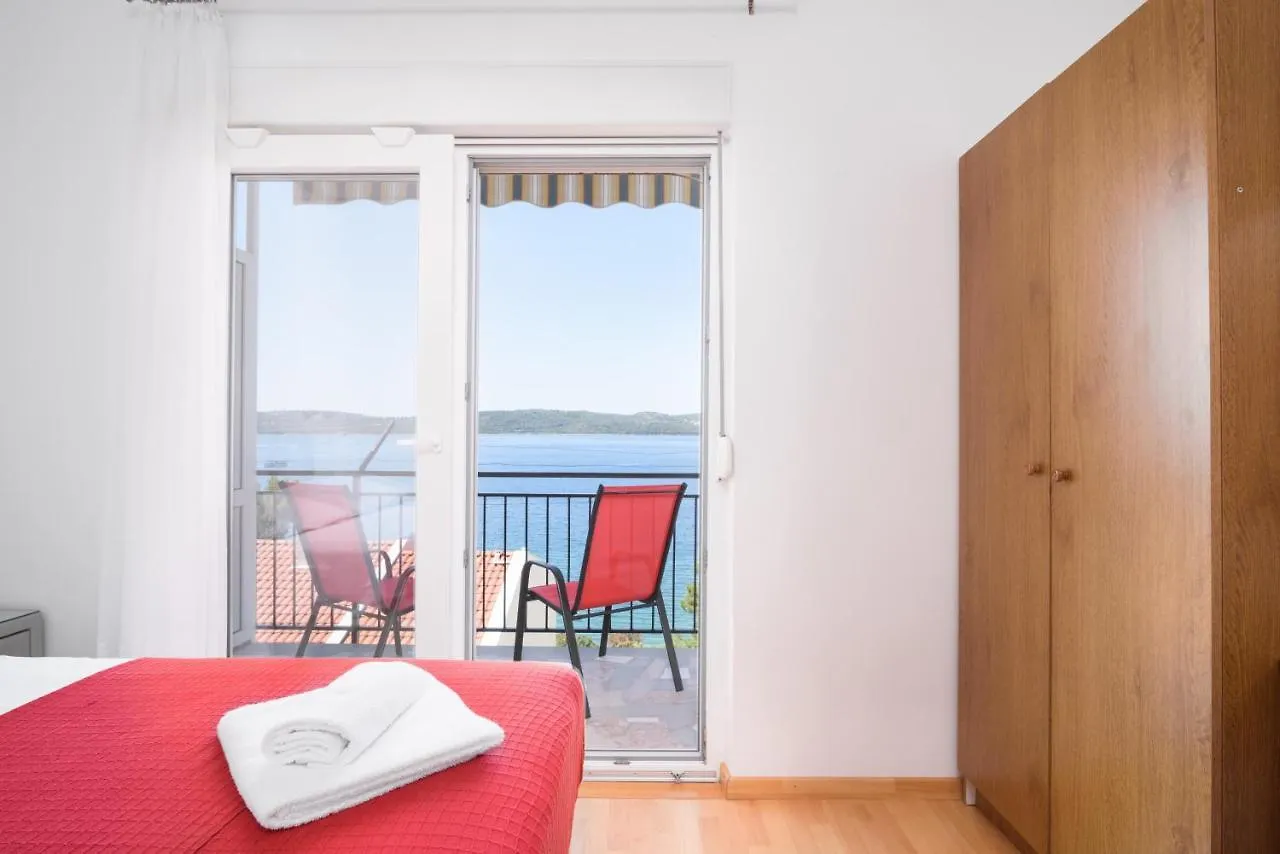 A1-Apt W Shared Pool & Balcony Next To The Beach Trogir